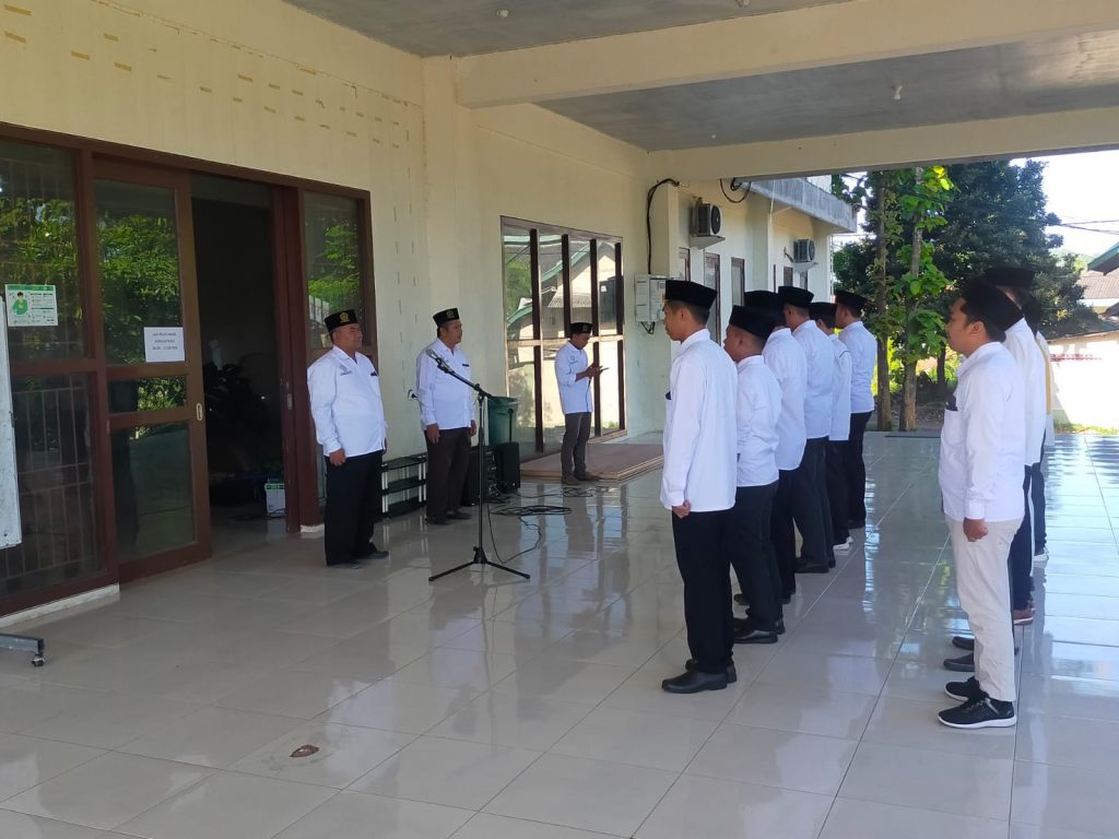 Gelar Apel Pagi setiap Senin, Rektor IST Annuqayah : Kompetensi dan Standard Profesionalisme Tekad Bersama