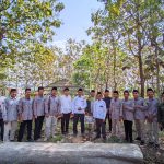 Warek 1 IST Annuqayah Ajak Hijaukan Kampus dengan Tanam Pohon