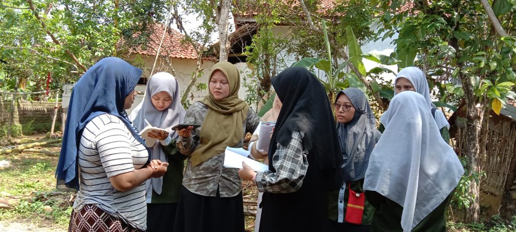 Mahasiswi Prodi Biologi Mengadakan Kuliah Lapang Ornitologi dan Budidaya Hewan