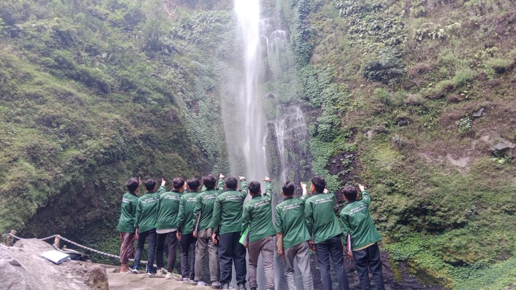 Mahasiswa Biologi FMIPA Universitas Annuqayah Laksanakan Praktikum Outdoor di Coban Rondo Malang