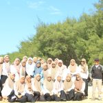 Mahasiswa Biologi,  jajal Pesisir Laut batang-Batang dalam kegiatan Praktikum lapangan Biomonitoring