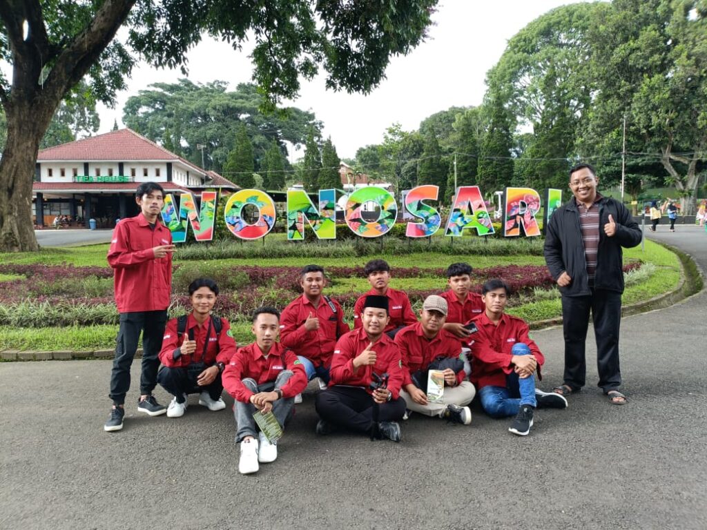 Kunjungi Kebun Teh Wonosari, Mahasiswa Biologi Semester VII Pelajari tentang Ekowisata dan Ekologi Pertanian