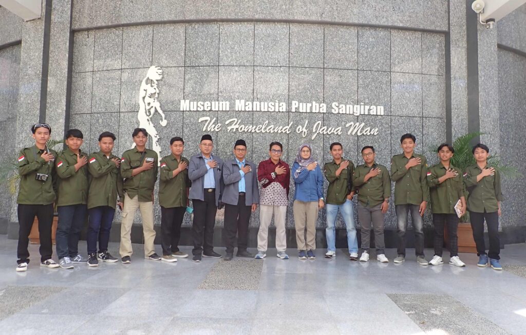 Mahasiswa Biologi Angkatan 2023 Kunjungi Museum Purba Sangiran Kluster Krikilan: Belajar Evolusi Secara Langsung